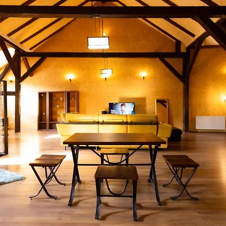 The Attic - Large Open-Space In The Old Town Of Brasov, Minutes Away From The Black Church المظهر الخارجي الصورة