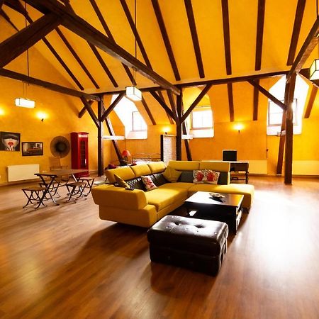 The Attic - Large Open-Space In The Old Town Of Brasov, Minutes Away From The Black Church المظهر الخارجي الصورة