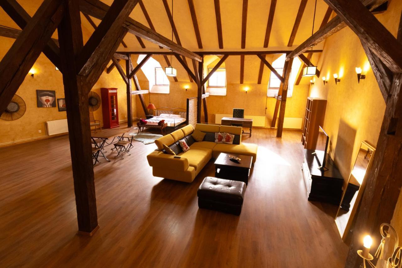 The Attic - Large Open-Space In The Old Town Of Brasov, Minutes Away From The Black Church المظهر الخارجي الصورة
