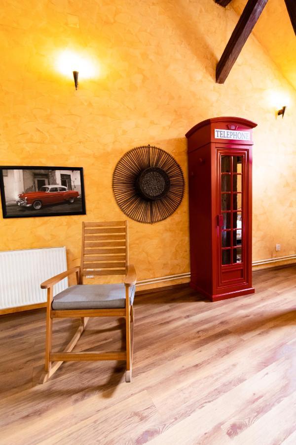 The Attic - Large Open-Space In The Old Town Of Brasov, Minutes Away From The Black Church المظهر الخارجي الصورة